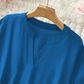 💎 48% RABATT! 💎 Moteriktig løs topp med korte ermer – V-hals med hakk, asymmetrisk kant og lett stoff (5 farger, S–2XL) 👕🌸