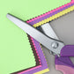 📢📢 50 % RABATT!! 🥳✨ Multifunksjonell sikksakksaks – tagget saks ✂️🧵