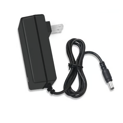 Universell høyeffektiv litiumbatteriladeradapter