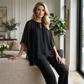🔥Så lenge lageret rekker – 48 % rabatt!🎉Elegant todelt sett: bluse med asymmetrisk kant og vide bukser