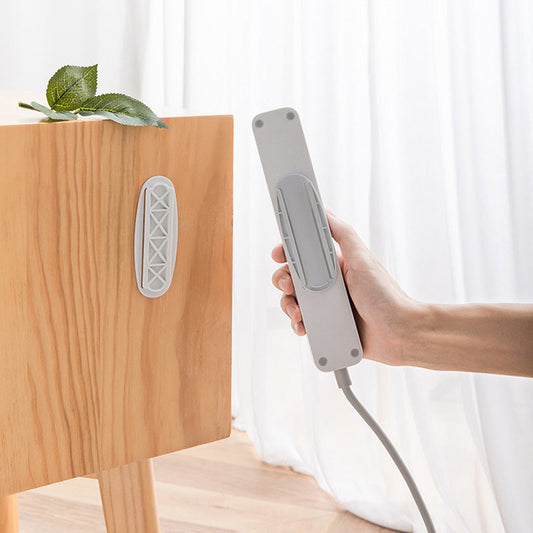 💥 50% rabatt! 🔌 Selvklebende stikkontaktholder uten boring – fest strømstikk, rutere, adaptere og mer. Avtakbar og gjenbrukbar. Mål: 10×3,7 cm. Hvit 🏠